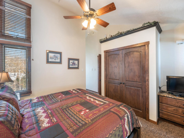 Walk to lift Vacation Condo Three Bedroom in Park City
